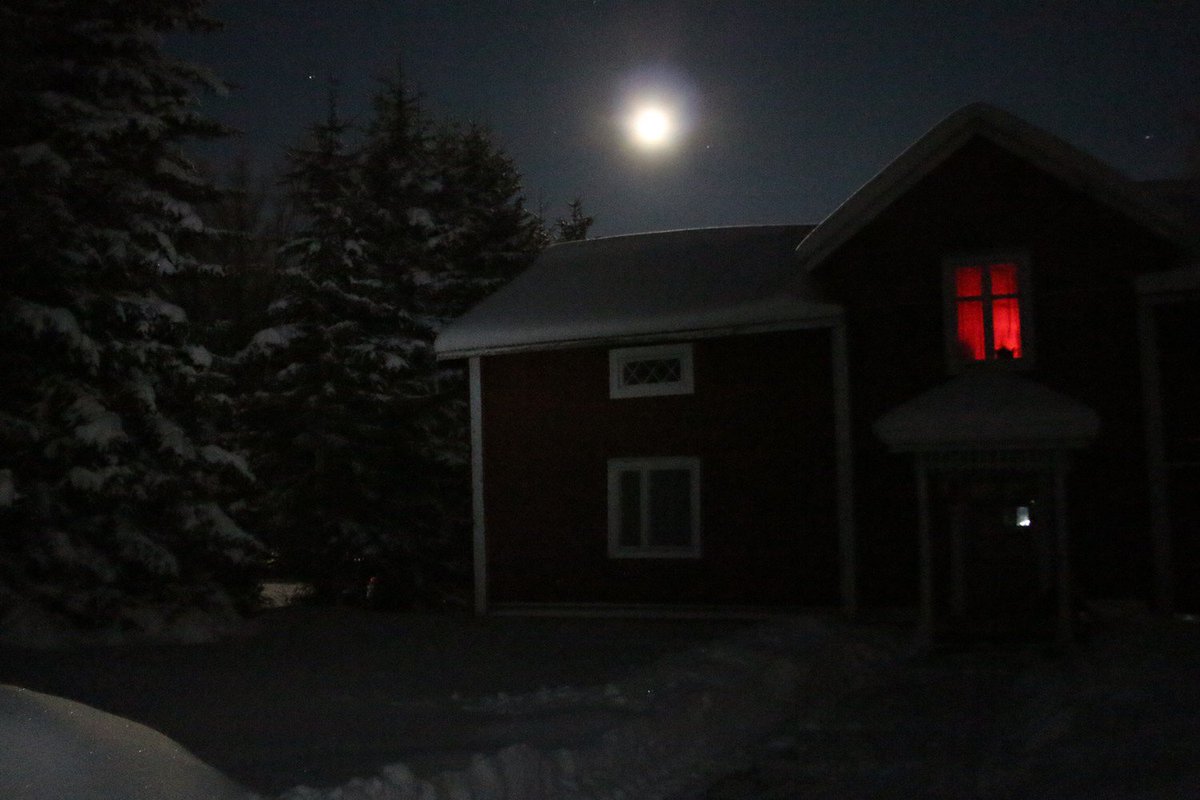 Humanekot's tweet photo. Antalet #depressioner kanske rent av minskar höst, vinter & vår om vi slutar ställa tillbaks klockan t den otäckt dystra #vintertiden!!
#psykiskohälsa #hälsa #tid #svpol https://t.co/gUTl9lKi63