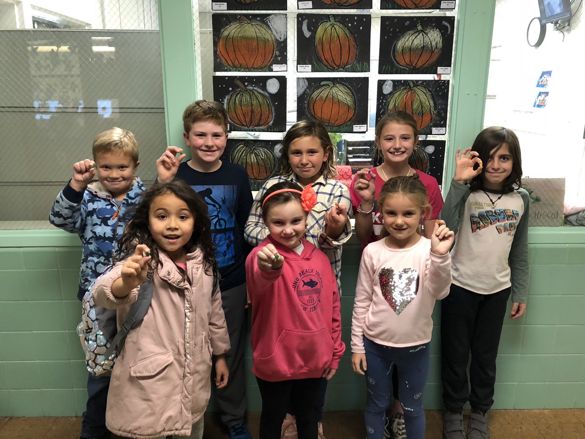 melpatterson803's tweet photo. These students have PAW power! #SEL #6PillarsofCharacter #oceanportchargesahead @OPSchoolsNJ https://t.co/qJnqJHDIXW