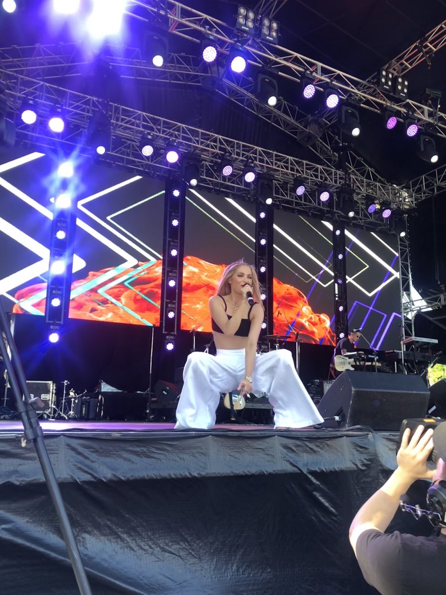 Yaaaassss loving this!!! <a href="/HayMate/">Hay Mate</a> <a href="/Channel9/">Channel9</a>