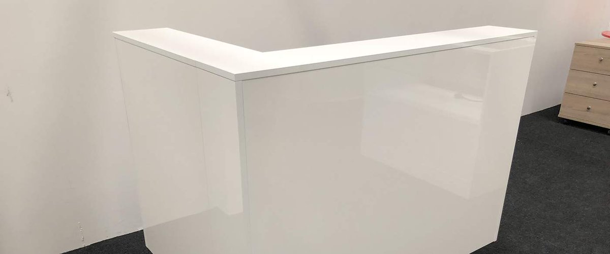Bespoke Desk for Beauty Salons tinyurl.com/ydxsu9ud