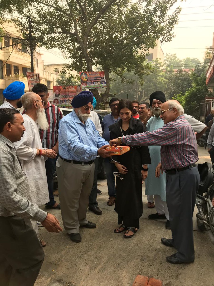 YasminKidwai's tweet image. Started RMC work in 2 lanes of Jangpura B. Auspicious coconut was broken by the eldest residents. Am committed to taking up development issues in consultation &amp;amp; residents &amp;amp; therefore encourage  active participation of all 
#constituencyprojects