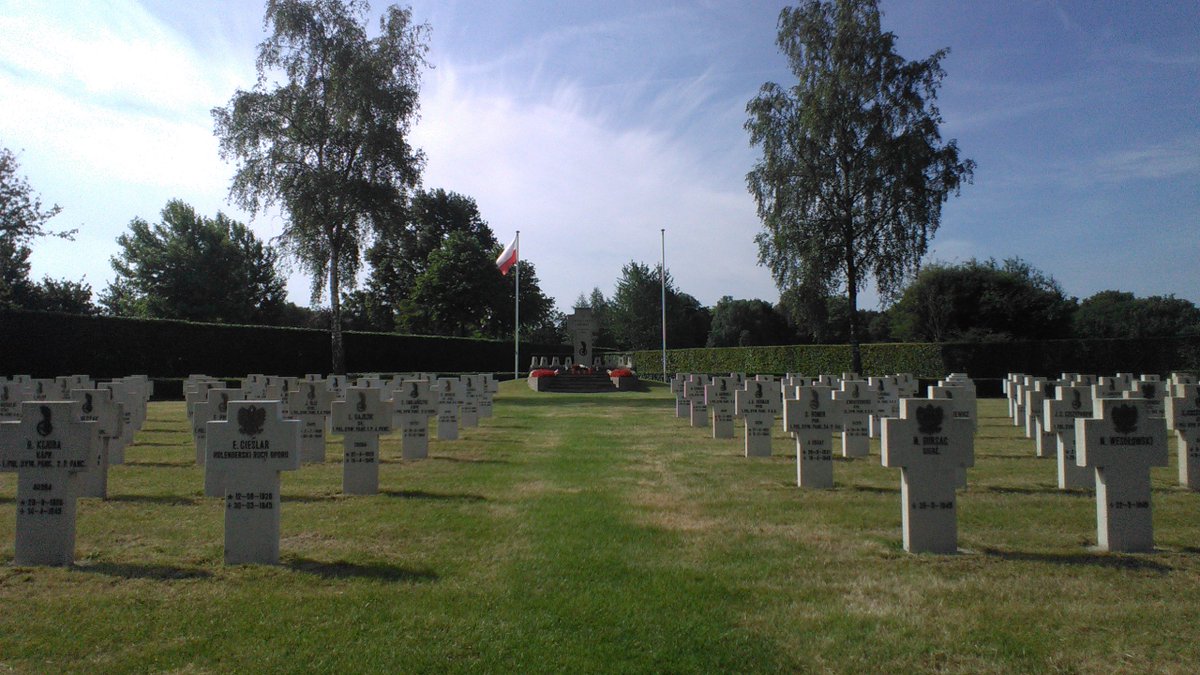 bredapartners's tweet photo. Za 27 en zo 28 okt 2018 #herdenken we en #vieren we de #bevrijding van #Breda! Er zijn #plechtigheden en #feestelijkheden. 74e herdenking van bevrijding op 29 okt 1944 door o.a. de #Polen (1e #Poolse #Pantserdivisie, met #GeneraalMaczek). check: https://t.co/MHEVa3rcPh #Maczek https://t.co/jAH2dUbfeu