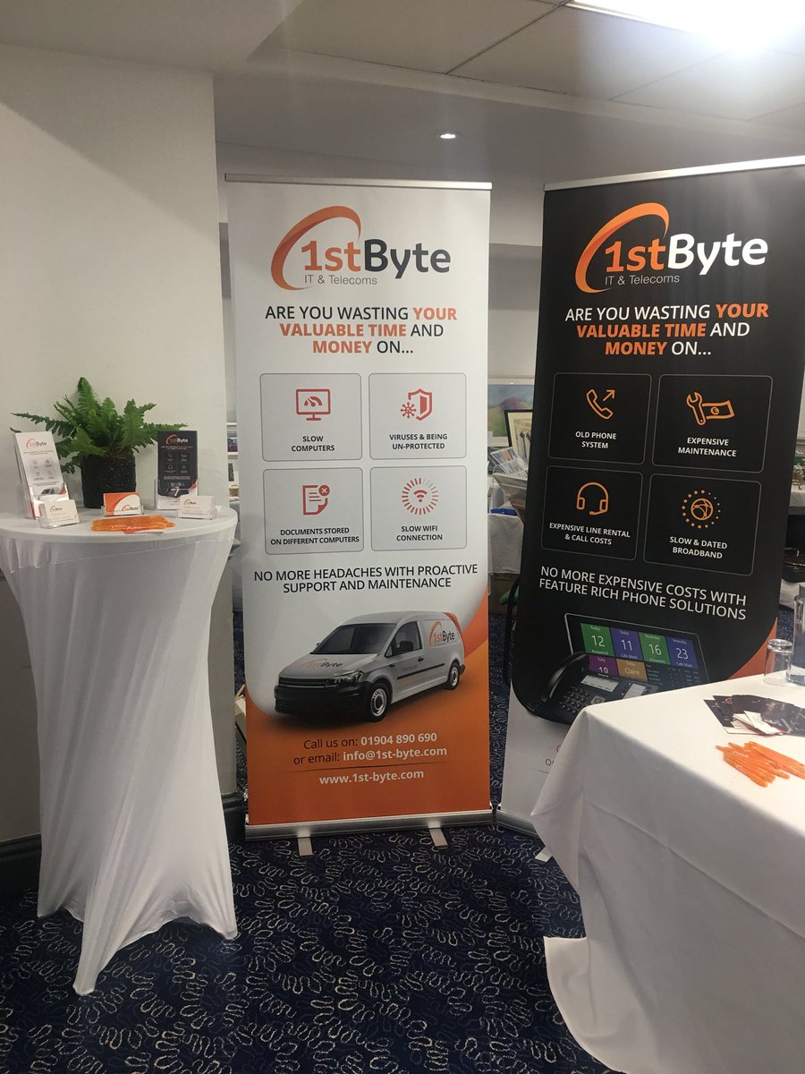 It may be snowing but there are soooo many amazing stalls here today. Come and see everyone at The Park Inn Hotel in town #ywmb #york #christmasshopping