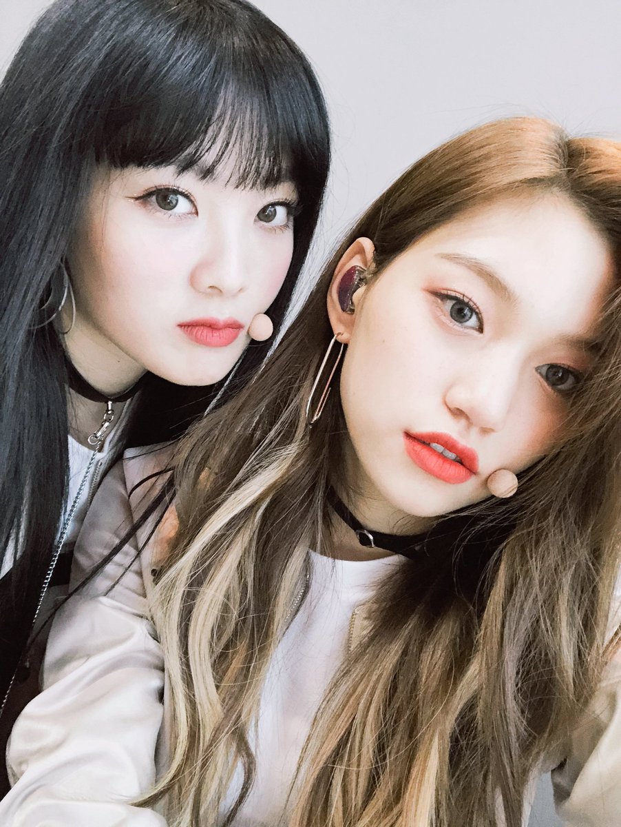 WekiMeki's tweet photo. 요건 보너스! 도연언니랑 투샷~! https://t.co/RSV1Mluvj6