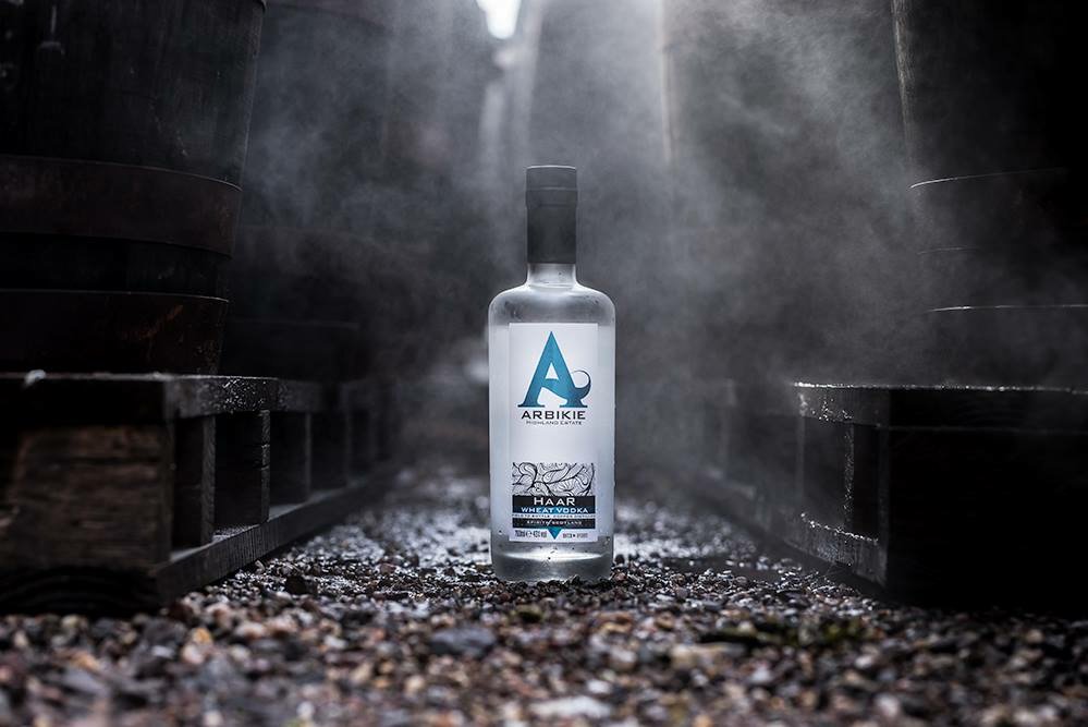 Arbikie's tweet photo. #Winter is coming- enjoy an extra hour this #weekend as the clocks go back tonight. Sit back, relax and go into winter with a glass of #Arbikie #Haar #Vodka Rememeber you can buy all Arbikie products online here: https://t.co/4felSQRr8R https://t.co/65LPwoiGSB