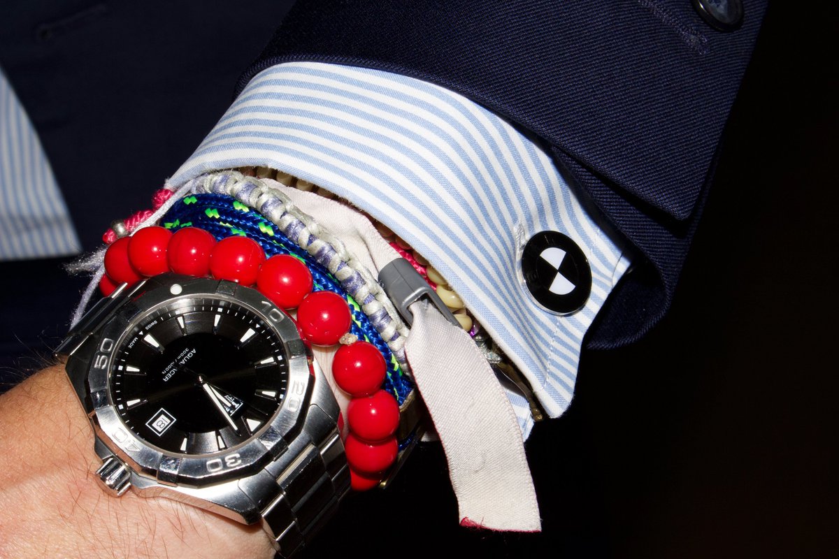 sastreriajajoan's tweet photo. Hoy tenemos una hora más para vestir como más nos gusta 👔💙👖 

¡Recuerda que a las 3 son las 2! ⌚⌚

#Felizfinde https://t.co/IOj56rwl9y