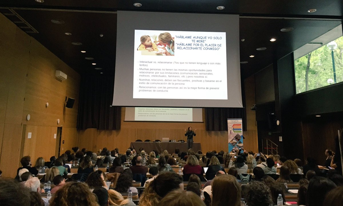 bertasanfeliu's tweet photo. Un plaer seguir aprenent sobre autisme amb Marlene Horna. Gràcies @Educatiocat per sensibilitzar i formar. https://t.co/FNdk66dRp0