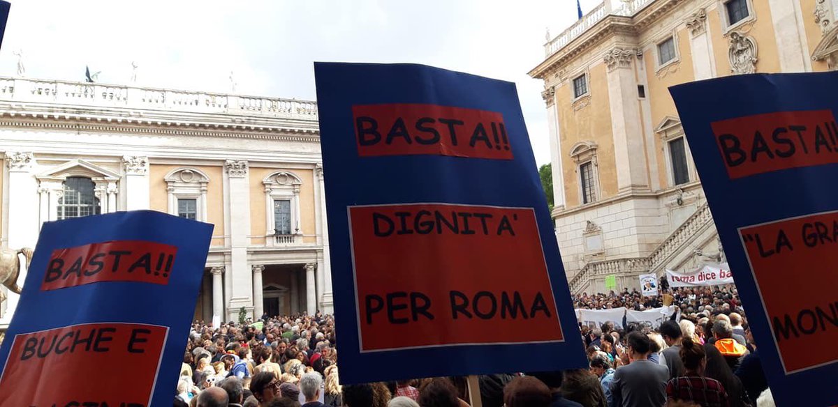 GianlucaPeciola's tweet image. In piazza del #Campidoglio strapiena
#Romadicebasta. Dimissioni!