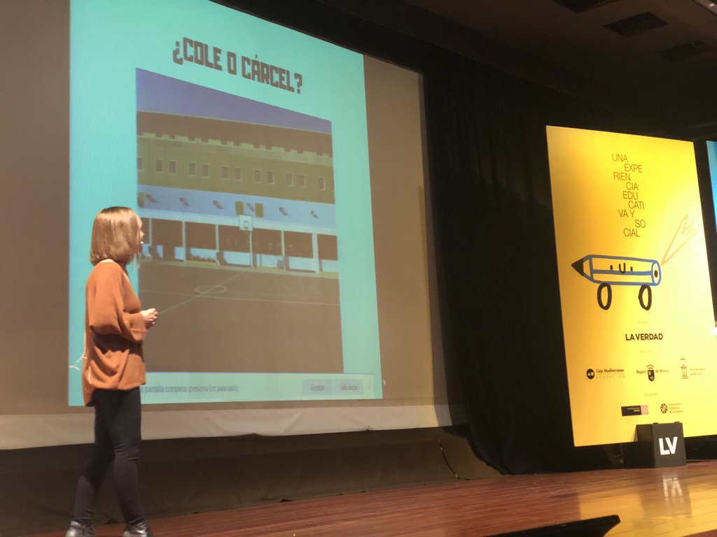 rosaliarte's tweet photo. Rocío Quesada y Francisco García de @AtalayaCeip comienzan en @PAulaeducacion con un juego de imágenes: ¿Cole o cárcel? ¡Buenísimo! 👏 https://t.co/NQRw5FwNDQ
