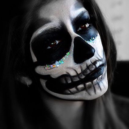 helnarcosmetics's tweet image. #ThrowBack to 👻Heloween🎃 last year! Click the link in my bio for my latest #HalloweenTutorial AND check out the Heloween playlist on my Youtube Channel for this “I Don’t Think You’re Ready For This Skelly” #GlamGlitterSkeleton 💀✨look amongst others (… ift.tt/2CIBP4a