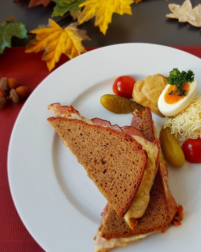 Schon probiert? Bergarbeiter-Toast mit Schwarzbrot der Bäckerei Gruber, Geselchtem, viel Käse und fein geschnittenen Zwiebeln. 😋
➡️ Aktuell in unserer Saunabar!
.
#asiaspaleoben #genuss #energietanken #energielieferant #stärkungzwischendurch #saunaba… ift.tt/2ENHo42