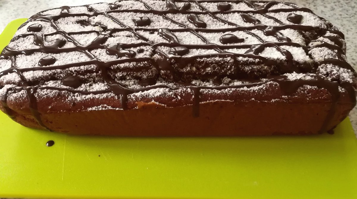 Muschelschloss's tweet photo. #Kuchen ist fertig.
#Rotweinkuchen.
Bisserl getrickst, damit man den Riss nimmer sieht. 😂😎 https://t.co/DaxNkT2VrC