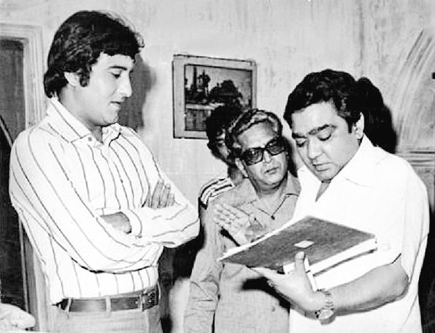 Film History Pics on Twitter: "Director Prakash Mehra with Vinod Khanna &amp; Shriram Lagoo, on the sets of 'Muqaddar Ka Sikandar' : released today in 1978 https://t.co/tFPJCgyqSQ" / Twitter