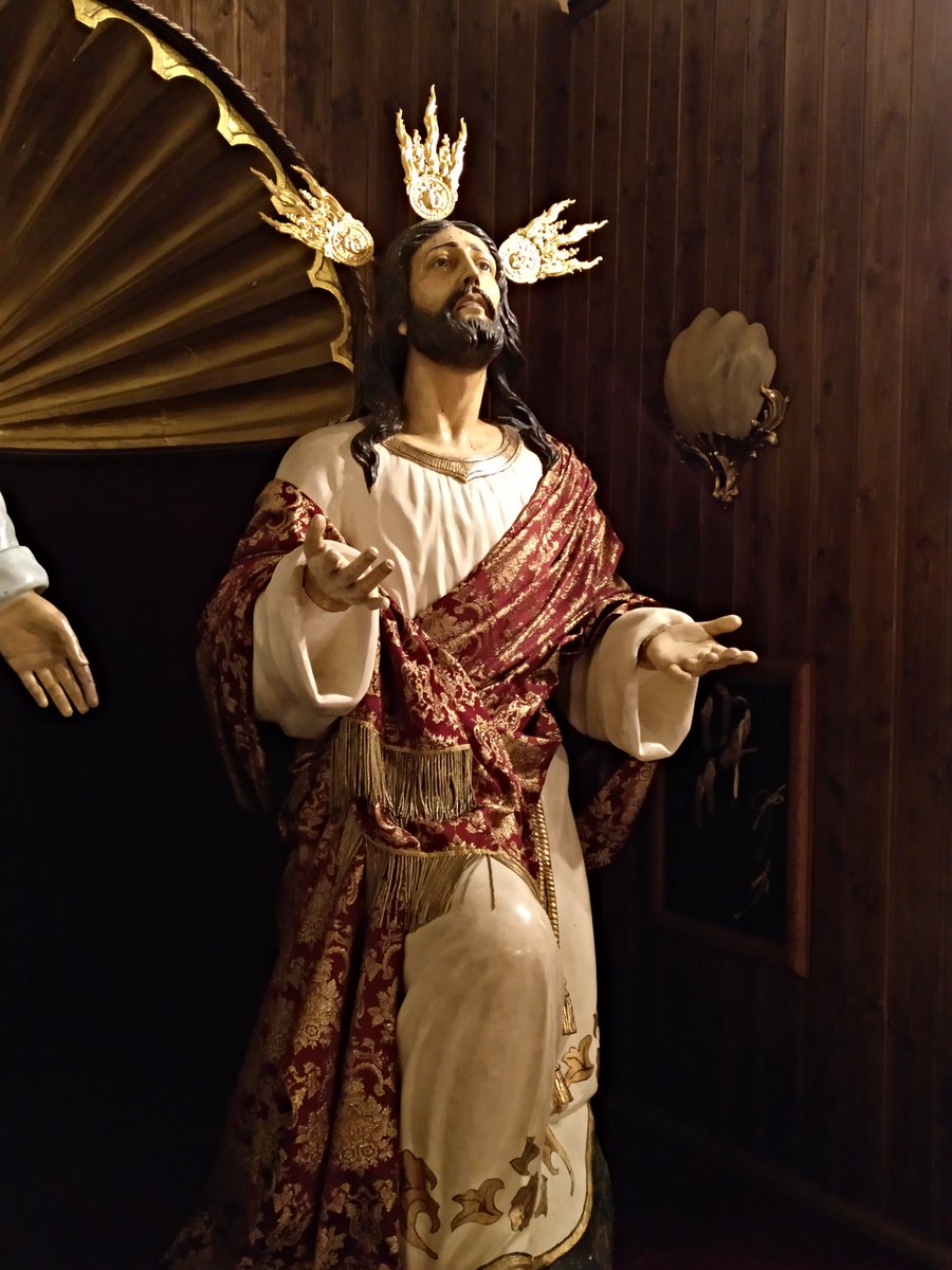 OracionAmargura's tweet image. Nuestros titulares ya se encuentran ataviados para la festividad de todos los santos.