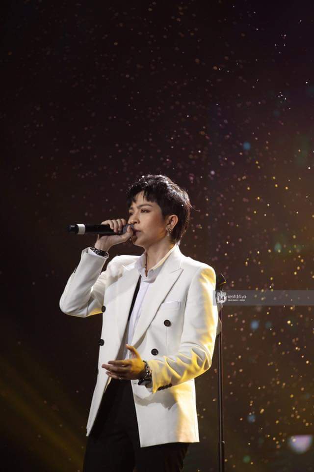gilgil_off's tweet photo. " Người mình yêu chưa chắc đã yêu mình " là một bài hát thứ 2 sau " Calling U " của Gil trong năm 2018. Năm nay thật sự chăm chỉ và cố gắng, mong bài hát này của Gil sẽ hít và mang tên tuổi Gil vang xa hơn nữa.
Link trên vlive phút 29: https://t.co/9mwrzEKDPs
#GilLe https://t.co/uE9Z7UjK6b