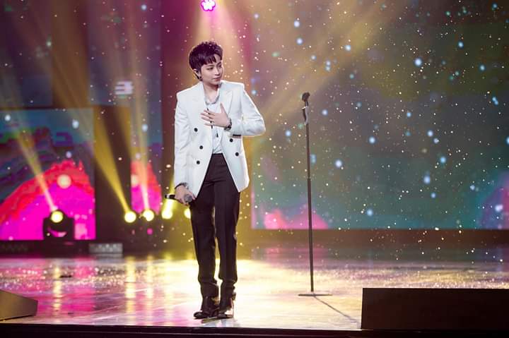 gilgil_off's tweet photo. " Người mình yêu chưa chắc đã yêu mình " là một bài hát thứ 2 sau " Calling U " của Gil trong năm 2018. Năm nay thật sự chăm chỉ và cố gắng, mong bài hát này của Gil sẽ hít và mang tên tuổi Gil vang xa hơn nữa.
Link trên vlive phút 29: https://t.co/9mwrzEKDPs
#GilLe https://t.co/uE9Z7UjK6b
