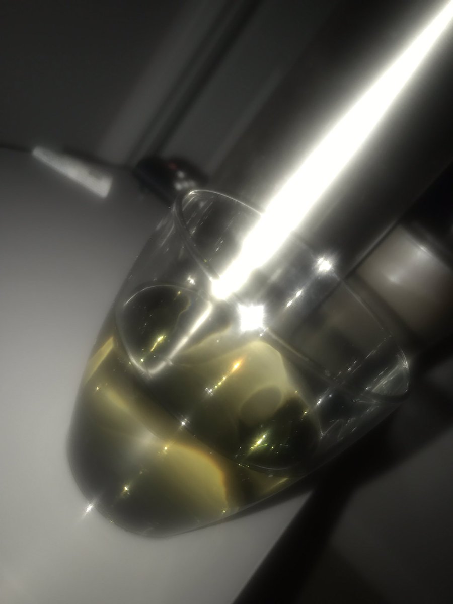 _toyawill's tweet image. The plan was to turn up at home with a bottle of white Hennessy 😰😳... woke up to this😐 #WashedTwitter