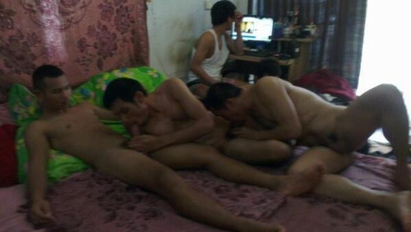 Wanna_FuckMe's tweet photo. Threesome ng pinoy. sarappp !!! https://t.co/i29Zj5dQPF