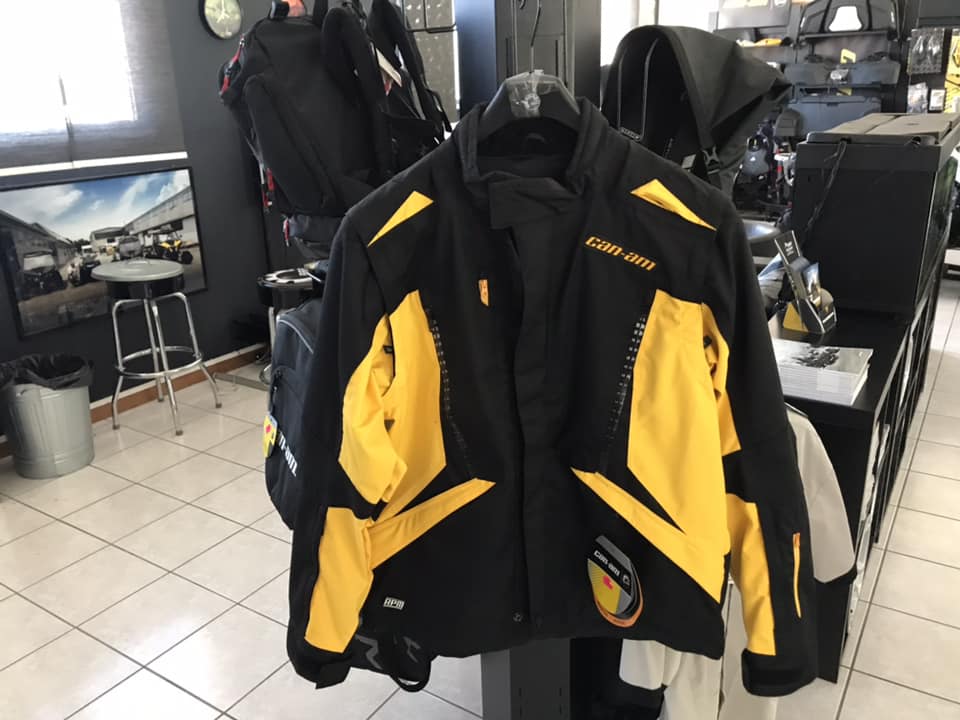 CrocianiGroups's tweet photo. FUORI TUTTO ... per rinnovo locali sconti del 40% su accessori e  abbigliamento presenti in stock. Contatti via Wottsapp o mail per  conoscere disponibilità e prezzi. Cerchi , bauli, caschi, scarichi  giacche . 
Fino ad esaurimento scorte
Da #CrocianiGroup https://t.co/Sd0A5WB4fu https://t.co/QW9aJRfkFz
