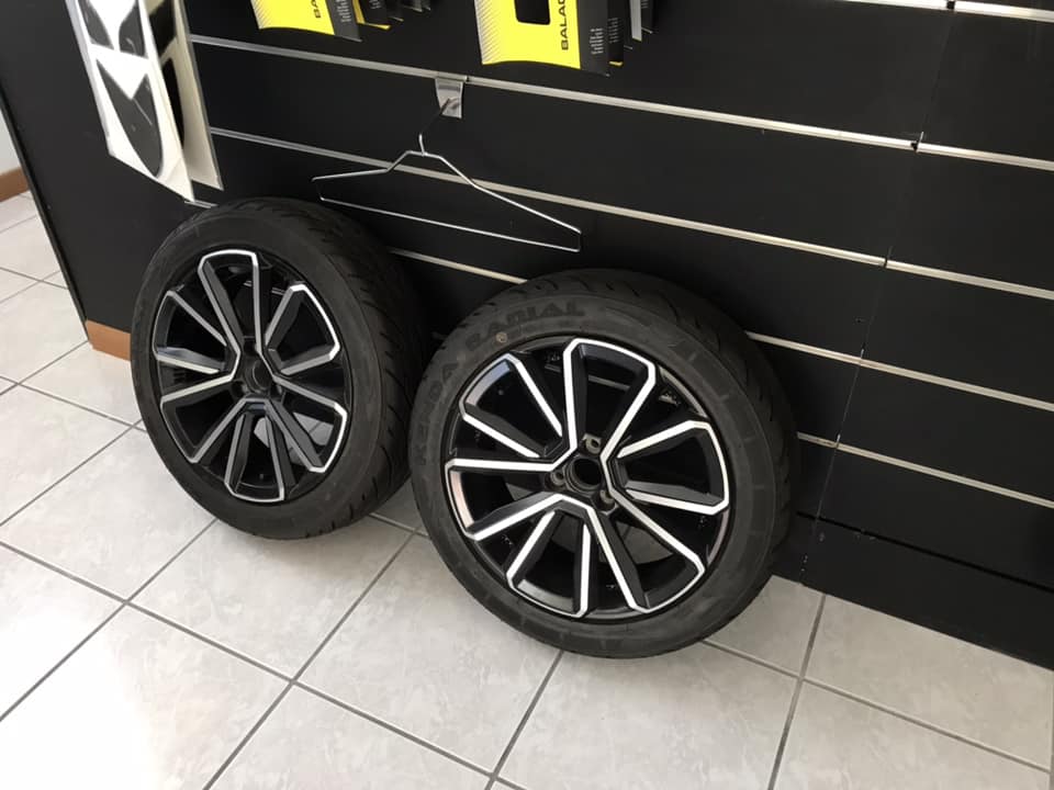 CrocianiGroups's tweet photo. FUORI TUTTO ... per rinnovo locali sconti del 40% su accessori e  abbigliamento presenti in stock. Contatti via Wottsapp o mail per  conoscere disponibilità e prezzi. Cerchi , bauli, caschi, scarichi  giacche . 
Fino ad esaurimento scorte
Da #CrocianiGroup https://t.co/Sd0A5WB4fu https://t.co/RXRdu9kcoS