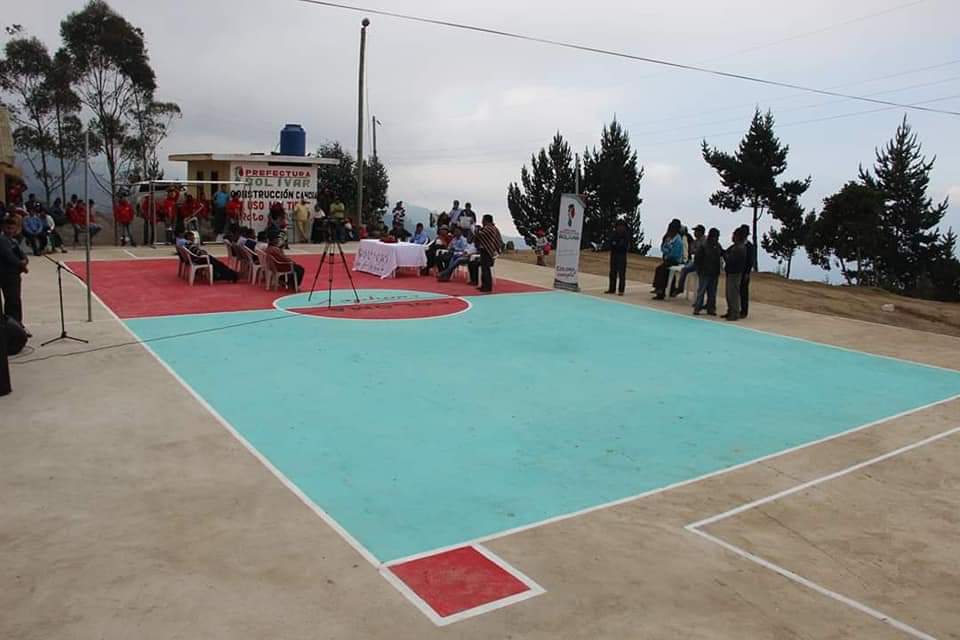 VinicioColomaR's tweet photo. La Comunidad de #Chihui en #Simiatug recibió la Cancha de Uso Múltiple construída con el aporte de la Comunidad, Junta Parroquial y la Prefectura de Bolívar. Por años hemos pedido y nunca fuimos atendidos expresaron sus dirigentes. El deporte nos une cada día más. Cumplimos. https://t.co/En4czgOgYV