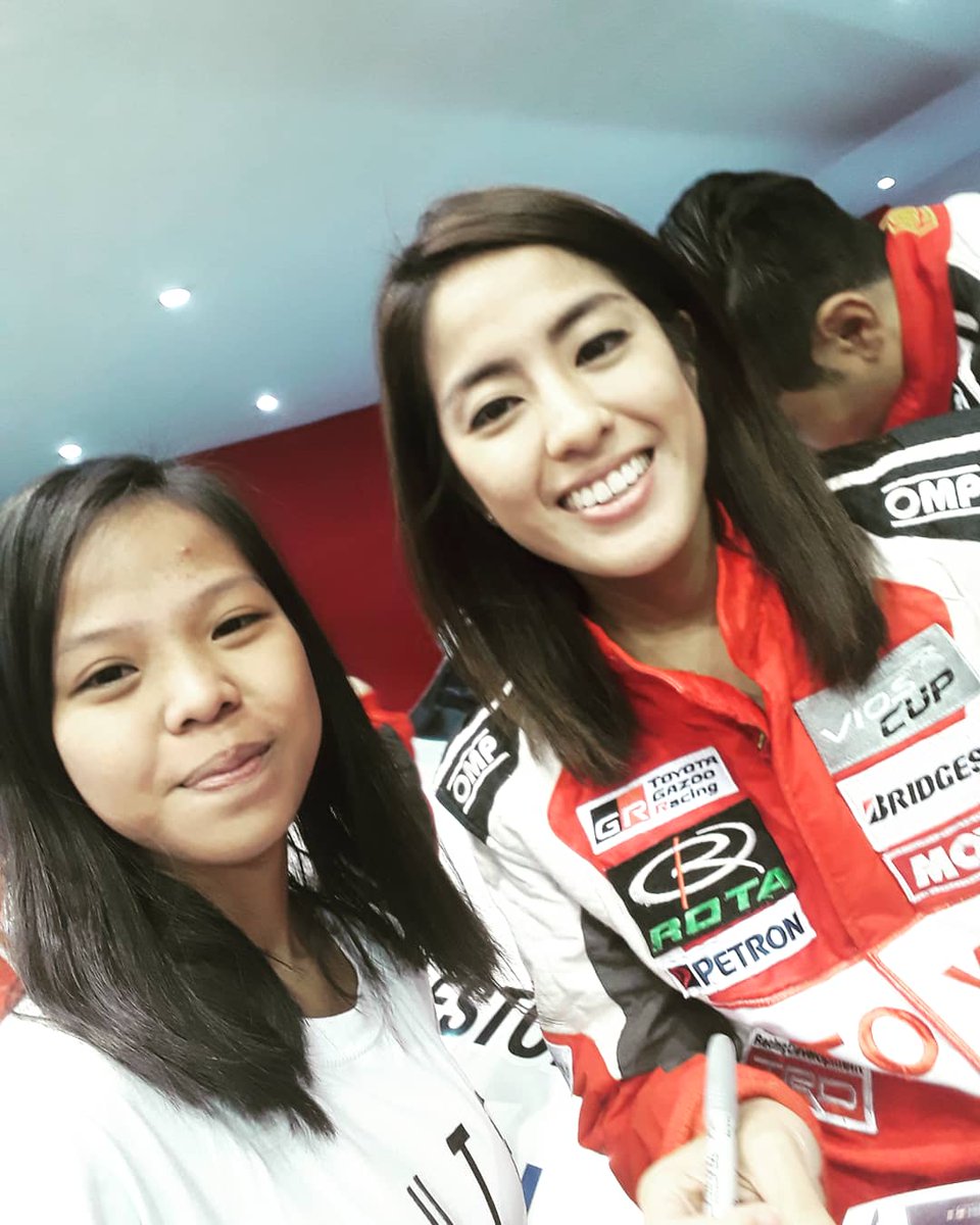 MelissaIniba's tweet photo. My 1st picture to my 1st ALE idol. 💙
Hello ate @gretchenho thank ü 😍
#PIMS2018 https://t.co/ov0pVqpGKE