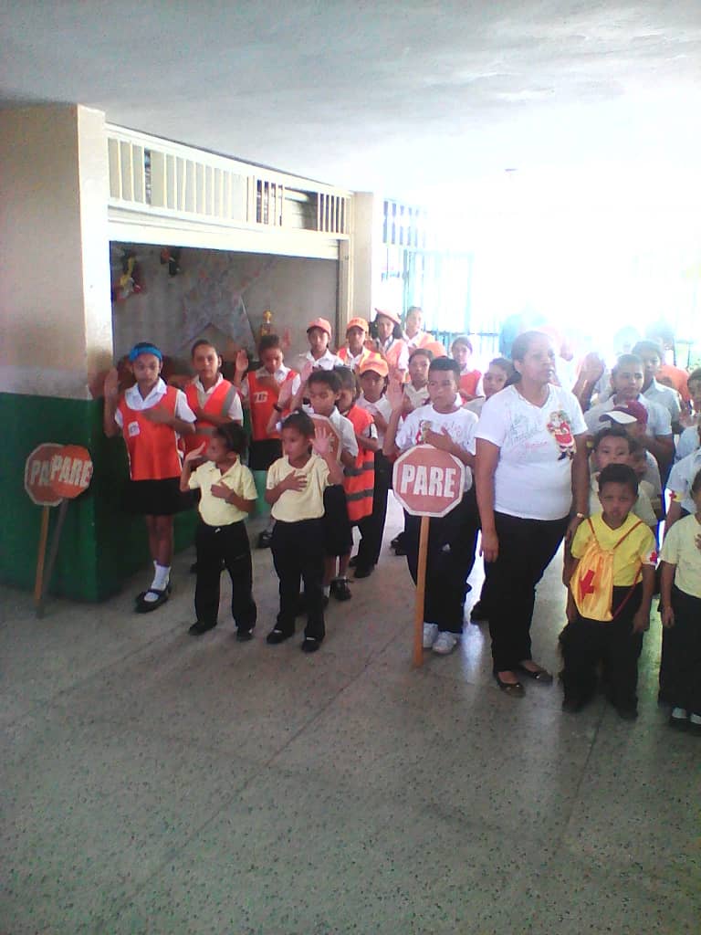 NohemiR5665's tweet photo. #Caroni  Juramentacion Institucional de Brigadas en UEB Dr José Angel Ruiz @NicolasMaduro @psuvaristobulo @MPPEDUCACION @sheieduc @gtorodelara @RosangelaOrozco @SaIaBolivar @gpdidiel #MujeresEnDefensaDeLaPatria https://t.co/IpRP5496F9