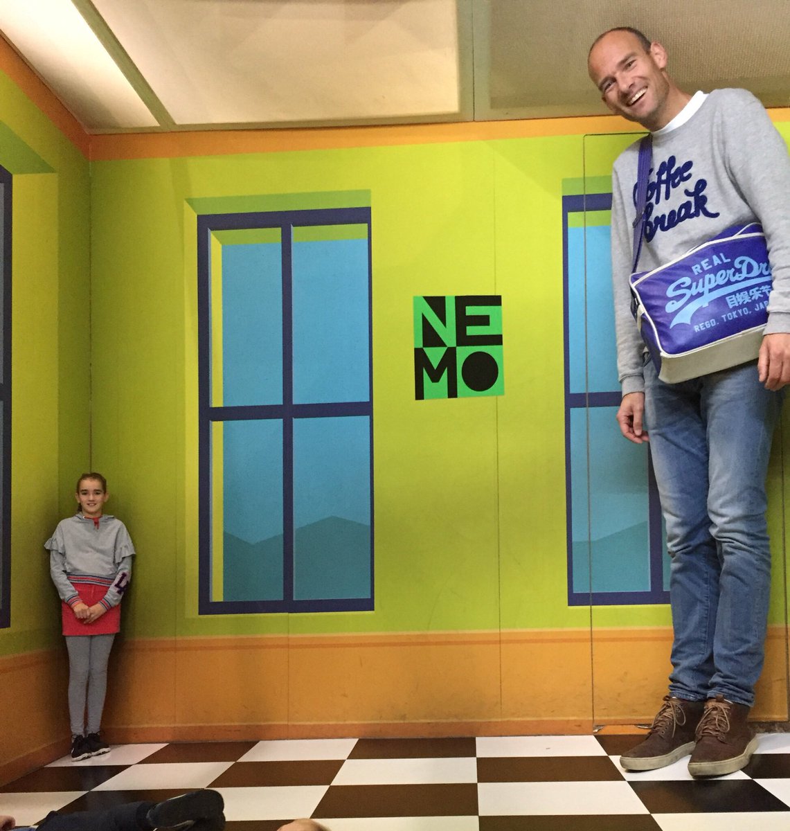 Wie is klein? en wie groot? <a href="/NEMOamsterdam/">NEMO Science Museum</a> #familyjoy #discover