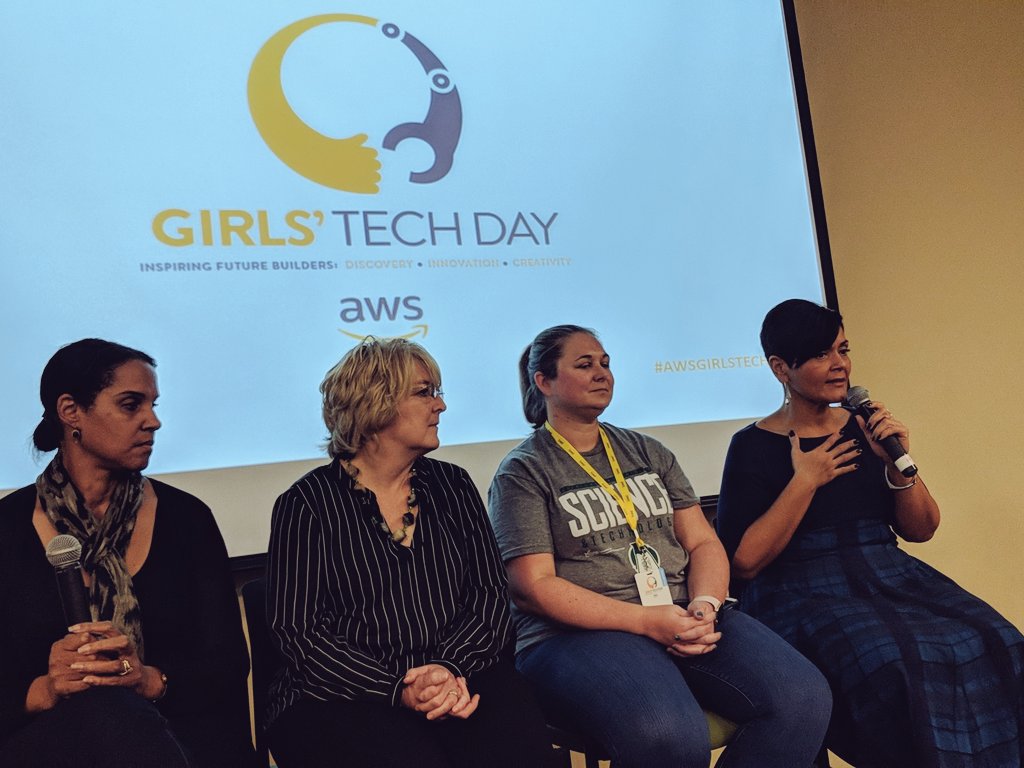 johnnymay_'s tweet image. #AWSGIRLSTECHDAY