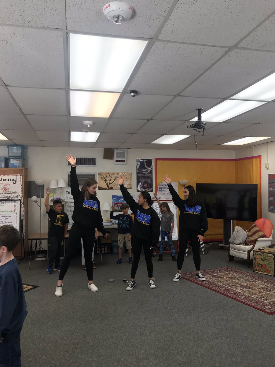 MphPeggy's tweet photo. Benicia High Dance class partner with Mary Farmar 2nd graders for PE. @BHSMissK @FarmarFalcons https://t.co/d2lGI3KcN3