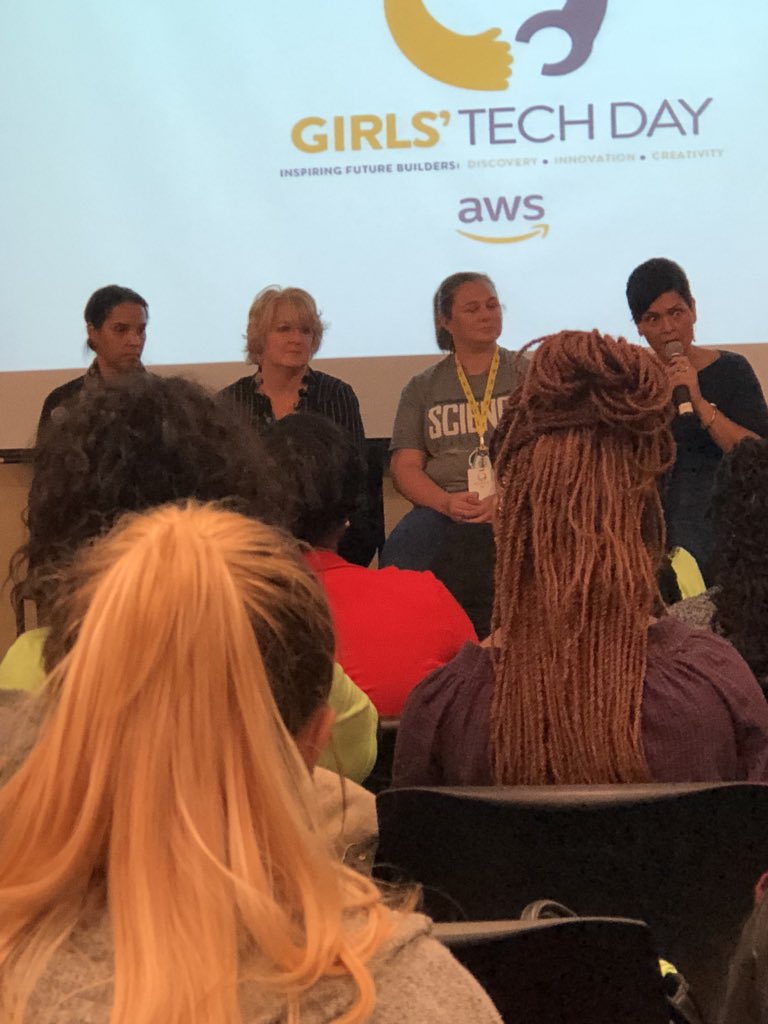 CayZeeElle's tweet image. #AWSGirlsTechDay