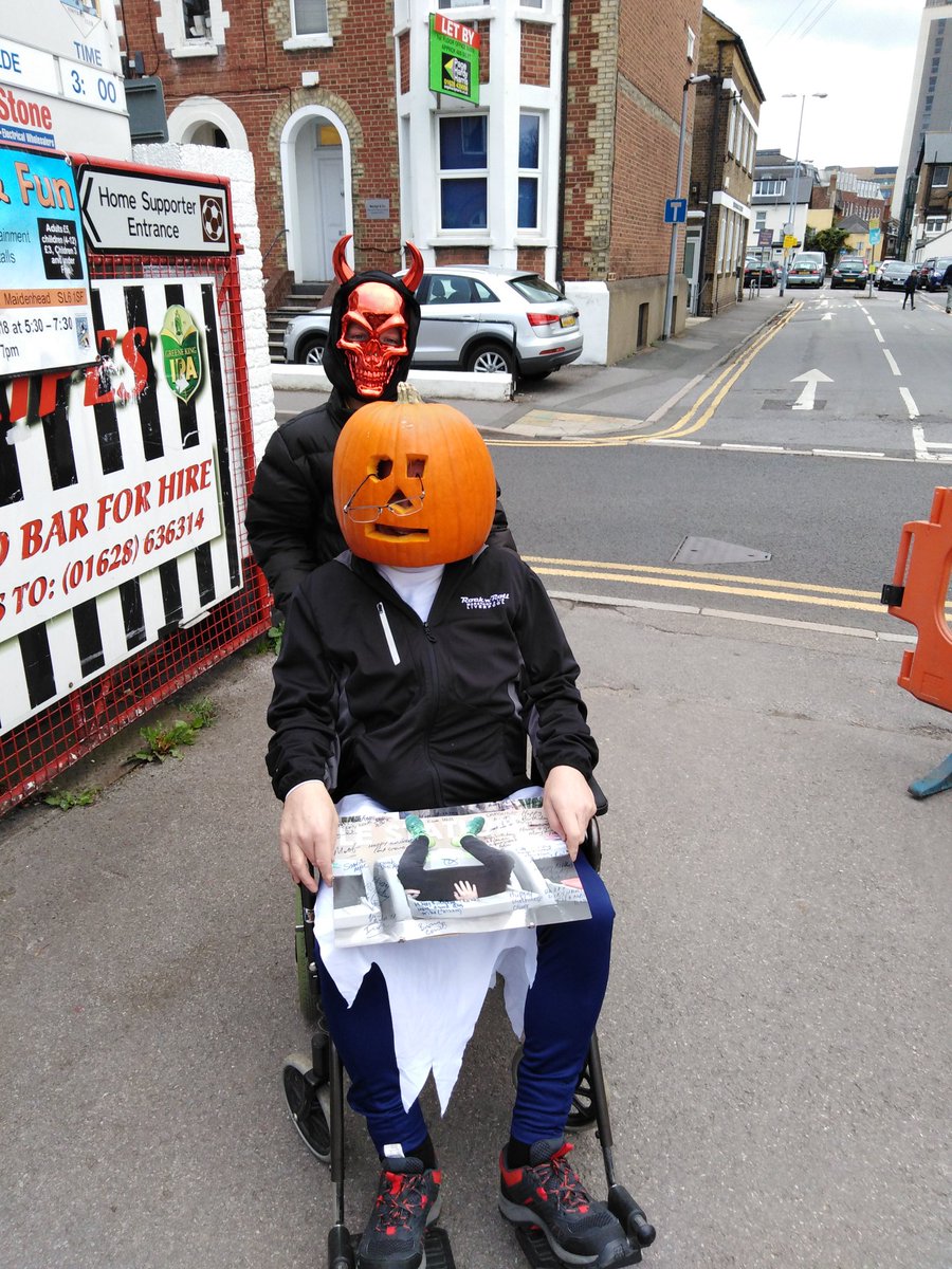 craigwilso1969's tweet image. Halloween @MUFCYorkRoad for the @AFCFYLDE faithful.  3 points 6 goals &amp;amp; a clean sheet.  Great day enjoyed by the travelling fans.
#challyarmy #roweyonfire