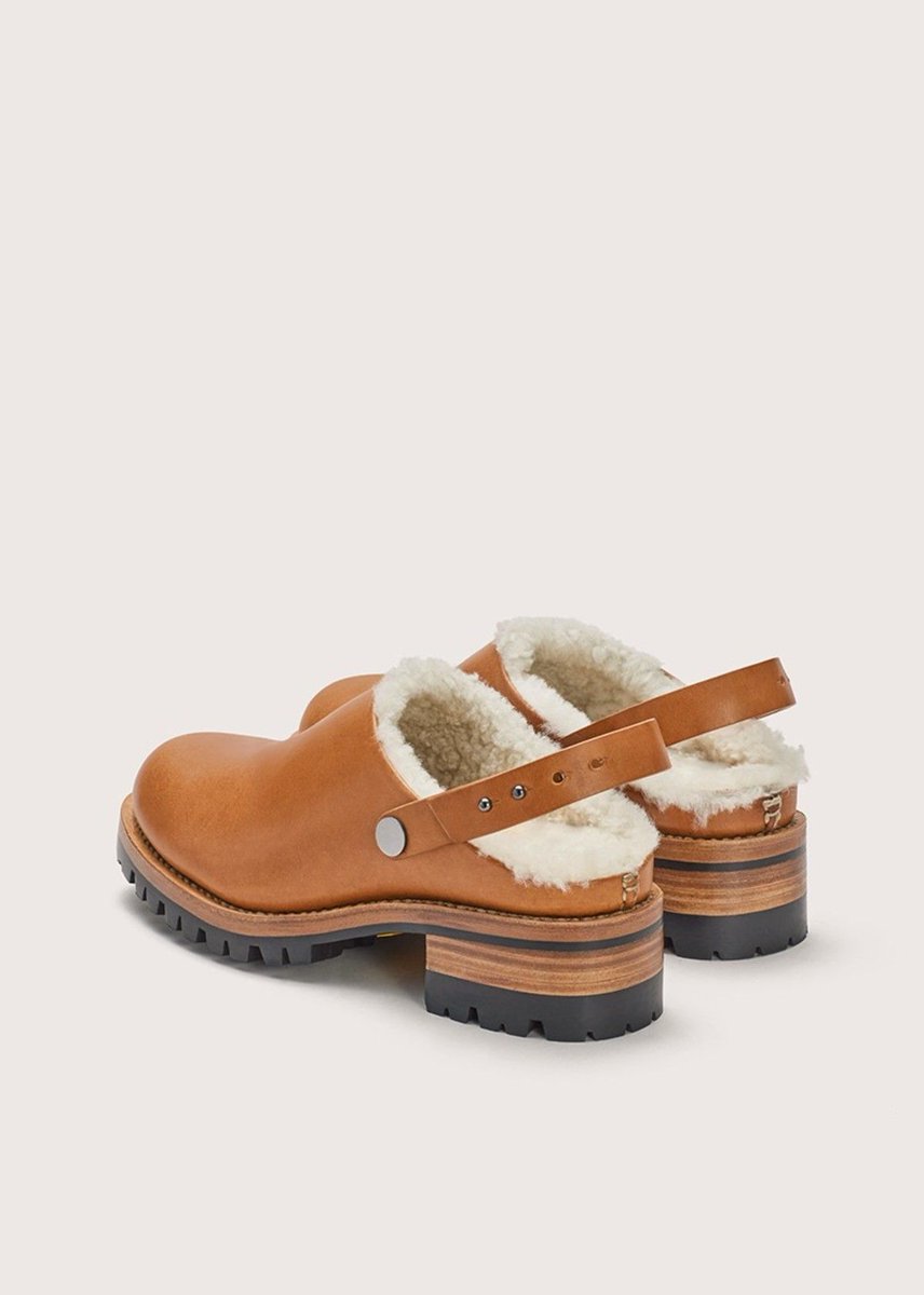 garmentory's tweet image. Let's go a little #clogcrazy, shall we? Shop styles from @FEITDirect, @Beklina, @no6store and more: bit.ly/2EtxkNd