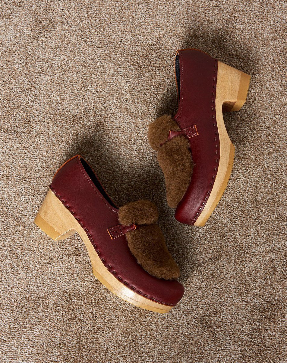 garmentory's tweet image. Let's go a little #clogcrazy, shall we? Shop styles from @FEITDirect, @Beklina, @no6store and more: bit.ly/2EtxkNd