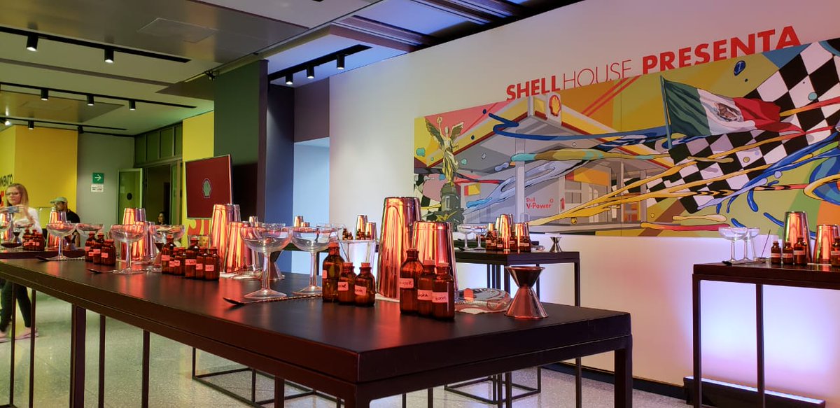 saborearte's tweet photo. Ayer estuvimos en #ShellHouse para vivir una Master Class con la mixóloga @Maaafer que nos mostro cómo preparar dos cocteles inspirados en @scuderiaFerrari ¡Acompáñanos y #ViveElMomentoShell ! https://t.co/qj8lKc9IDL