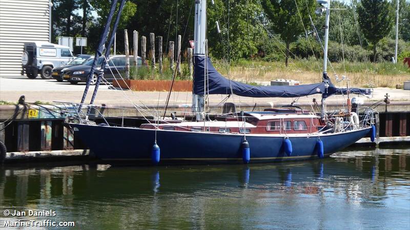 Wij zijn van de zomer richting Zuiden vertrokken met de tweemaster Aloeita en vinden het heel erg leuk om de lol en ervaring te delen.
➜ zeilmaatje.nl/zeilforum/aang… |
#zeilen, #tweemaster, #aloeita, #watersport, #sport