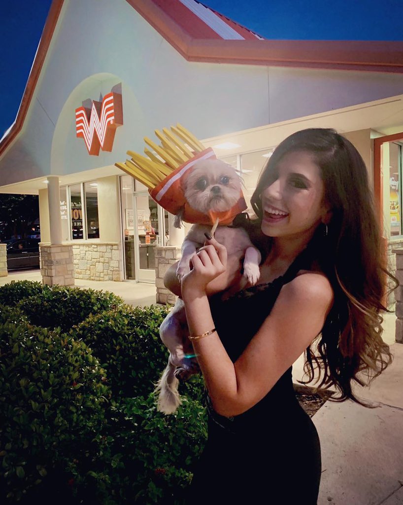 MaddySkye's tweet photo. When I dip, you dip, we dip๐๐ถ #SaucinSaucinOnYou #TryToKetchup #PattySkye #DeFryLah @Whataburger @TexasHumor https://t.co/AOSZEQSEDW