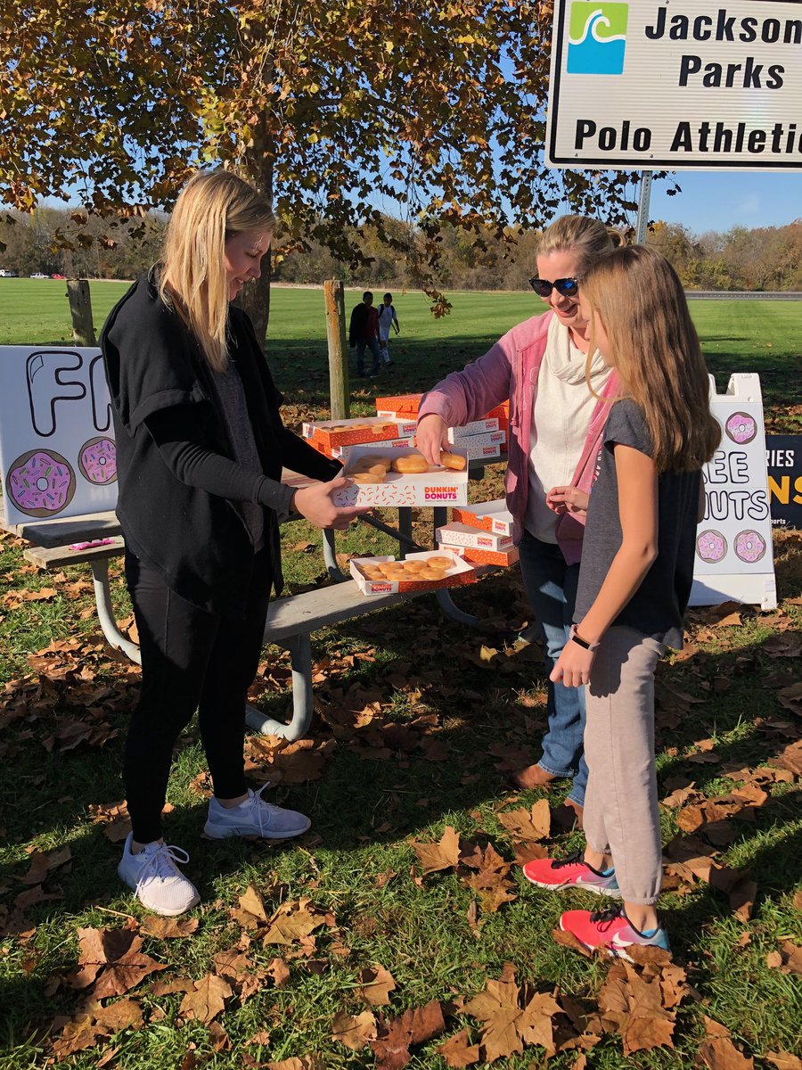gsisports's tweet photo. Face painting, selfie station, free 🍩🍩 and more at the #GSISports Gold Ribbon today!! https://t.co/QD50NtsRJy