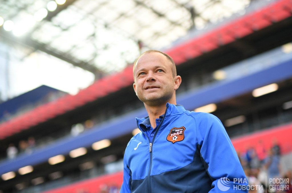 Чемпионат ком новости спорта. Тренер Урала Спартак. Парфенов. Главный тренер Урала по футболу сейчас. Дмитрий Парфёнов тренер футбол фото 2020.