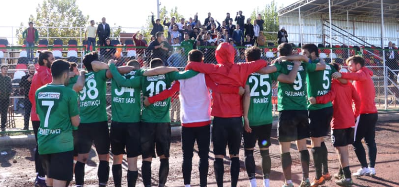 Karaköprü Belediyespor 1 – 0 Nevşehir Belediyespor Şanlıurfa’yı 3. Ligde temsil eden Karaköprü Belediyespor evinde Nevşehir Belediyespor’u ağırladı. İki takımında kazanmak için mücadele ettiği maçın ilk yarısında go urfaobjektif.com/karakopru-bele…