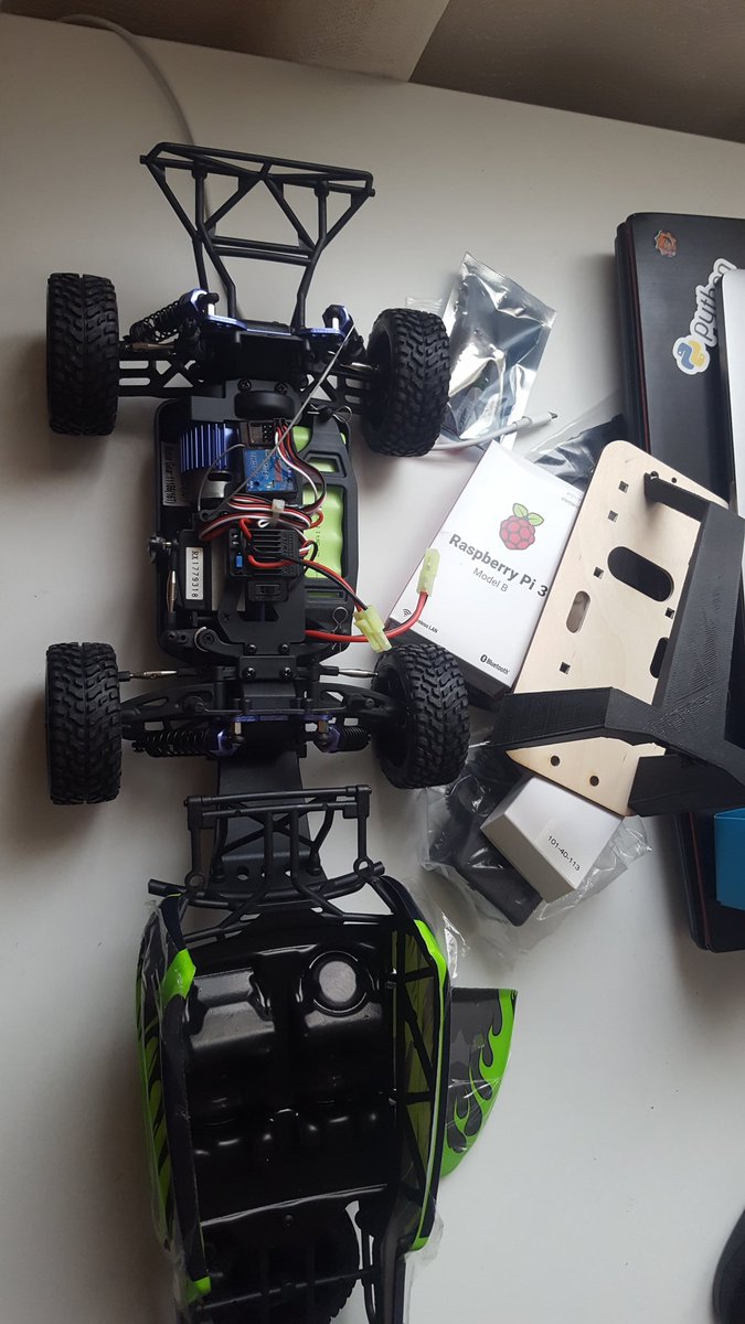 jarain78's tweet image. Unboxing my #donkeycar, #hackster 😀😁😀😀😀😀😄😄😄.