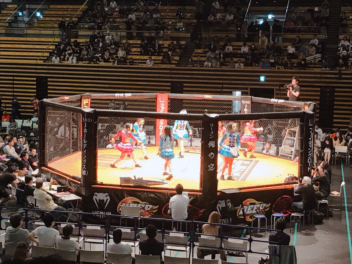 Natsuyuri721's tweet photo. 実は、本日Deep IMPACT86を観に大田区総合体育館にやってきました❣️✨本当に熱い戦いが繰り広げられていて、感動😢🙏顔面が出血し続けながらお互いにやり切る!ギブアップしない精神。負けるとわかってても最後まで諦めない姿。その姿は、勇者!最高に勇気をもらいました。#deep86impact #仮面女子 https://t.co/9bhYcaQ3Md