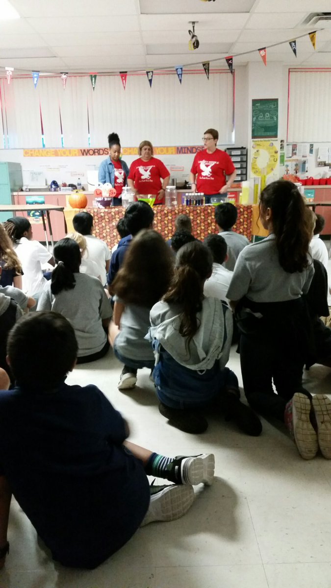 HCPSTampaPalmsE's tweet photo. Thank you for hosting our 5th graders @LibertyEagles1 .  What a fantastic opportunity to experience a day in the life of a middle schooler! @HCPSArea3 https://t.co/jrXiqWfEID