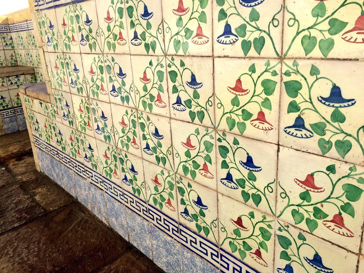 AppelleMoiVali's tweet image. Une #battleflowers spéciale #Azuleros de #Lisboa !