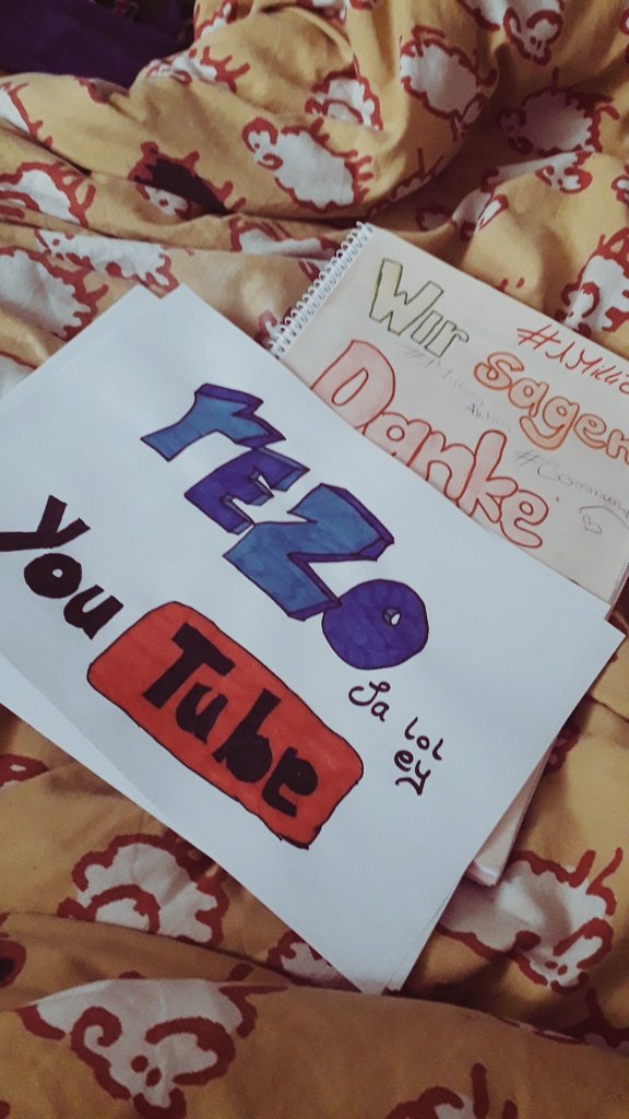 PyjamaGang2_0's tweet photo. @rezomusik Immer mehr Zeichnungen und Kleinigkeiten kommen im 1 Million Buch dazu😊 Damit wenn die Geschenke, wenn die Übergabe irgendwann mit @rezomusik statt findet ,perfekt sind 😊#1MillionAktion https://t.co/2S9qVtrIst