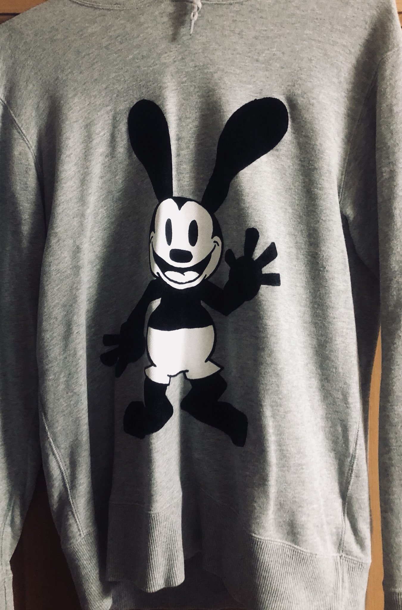 ｕｓｊのツボ ｕｓｊで出会った心温まる物語 Twitter પર 地味ハロウィン Usjに オズワルドの服を着て行ったらどうなるかな 元 ユニバのキャラクターと気づく人 どれだけいるかな Usj ユニバ オズワルド 元キャラクター T Co Tamjnb4vuo