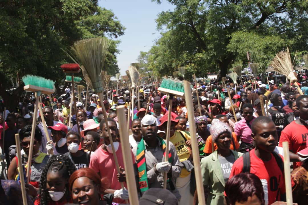 Clean up campaign in Harare today by PHD ministries in partnership with the Ministry of Environment 

#ZimCleanCities #Zimbabwe #KeepZimbabweClean