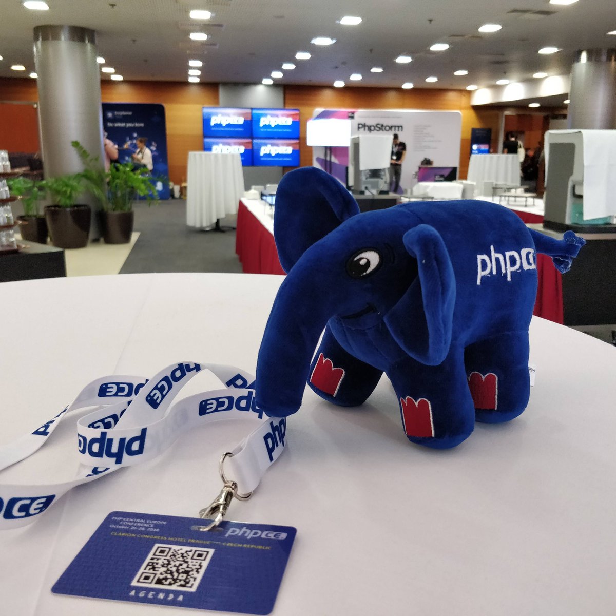 Dneska jsme si zašli rozšířit sbírku #elephpant na #phpce18
