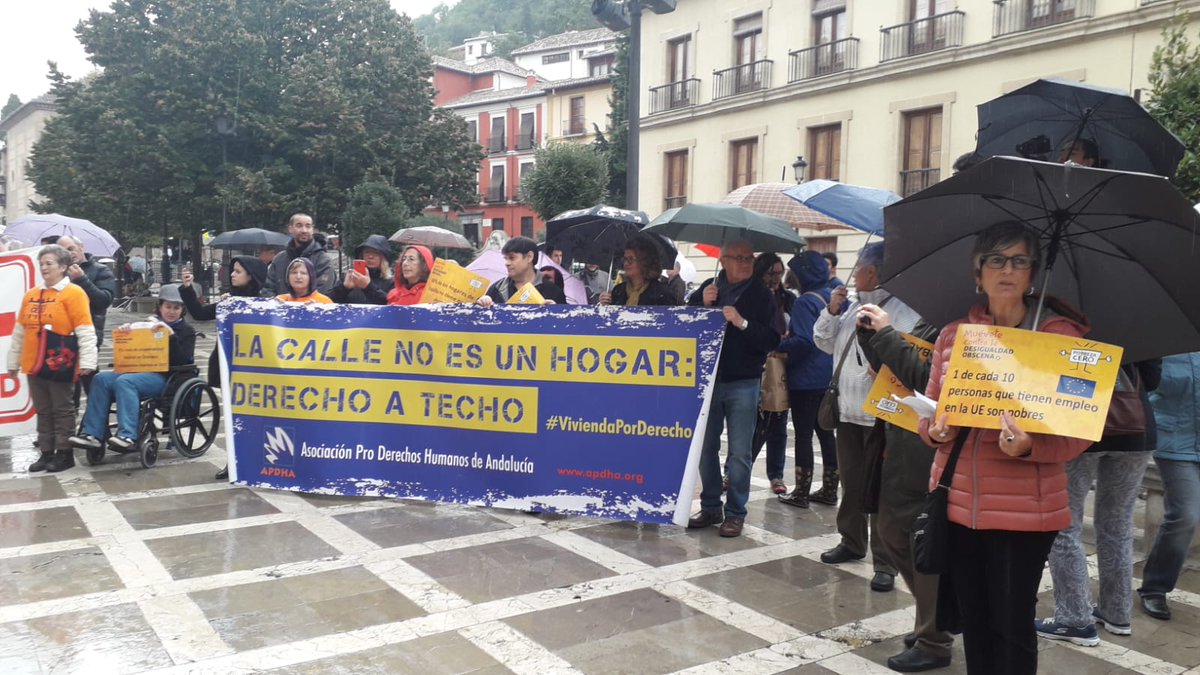 GranadaCONGRA's tweet photo. Imágenes de la MANIFESTACIÓN de hoy contra la Pobreza en #Granada. Campaña Pobreza Cero, contra la Desigualdad Obscena. https://t.co/5cCZpypWM9