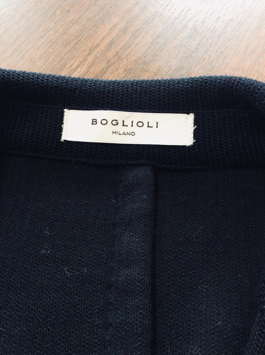 横浜のオーダースーツ シャツ リフォームのナガサカ Pa Twitter リフォーム事例 既製服の新品の状態のボタン付けのご依頼でした 袖のボタンホールは実際には開かない仕様なので ボタン付け 飾りのホール 2 800 税 納期10日 輸入 ブランド ボリオリ ジャケット